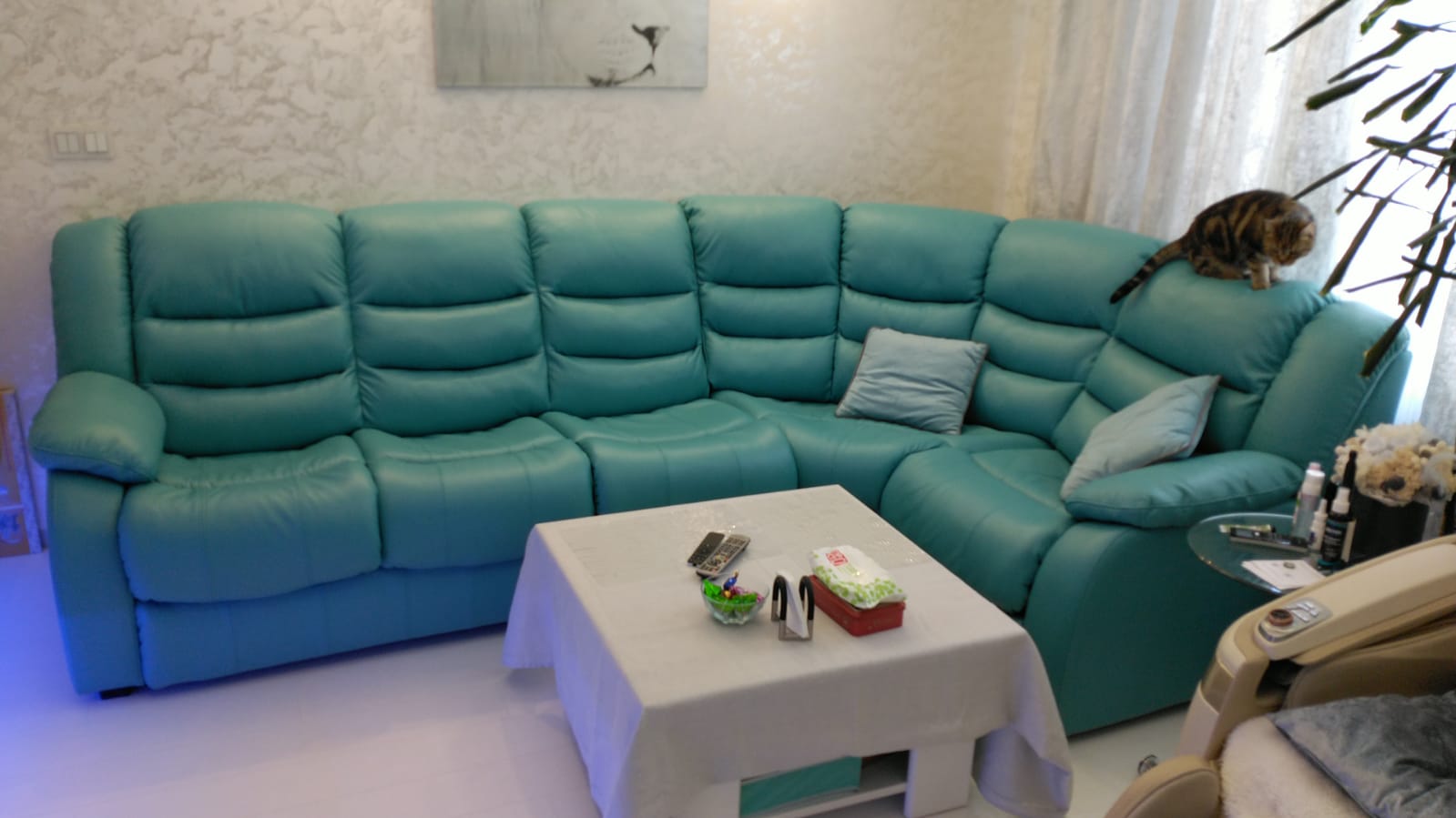 Перетяжка дивана на дому. Геленджик